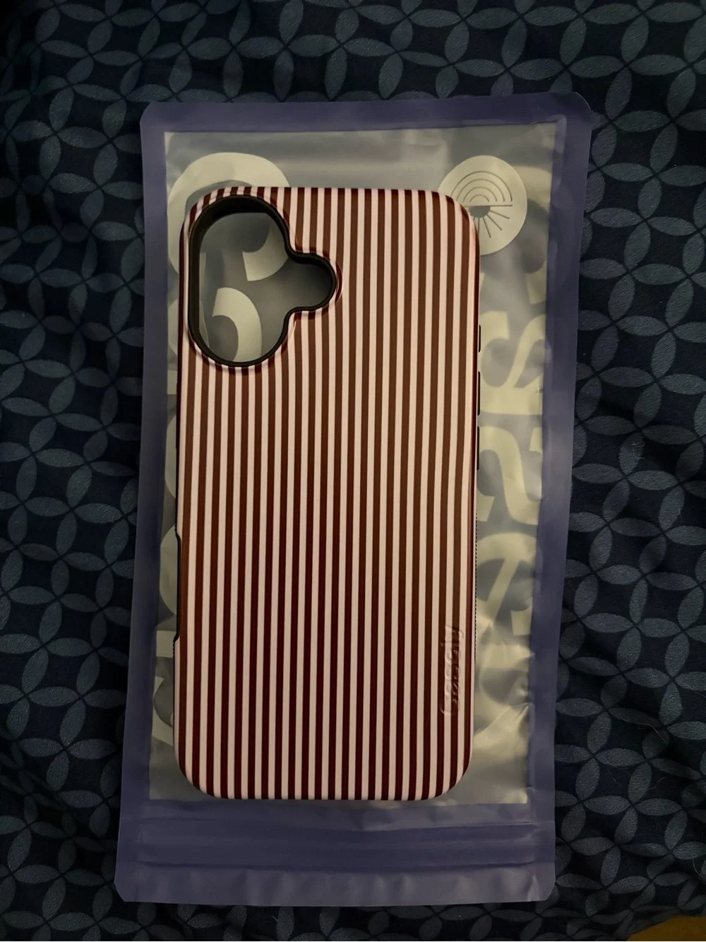 Pinstripe case (iPhone 17)